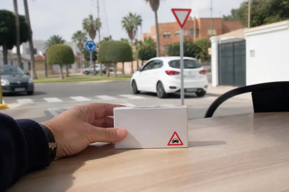 Caja de medicamento con el pictograma de conducción